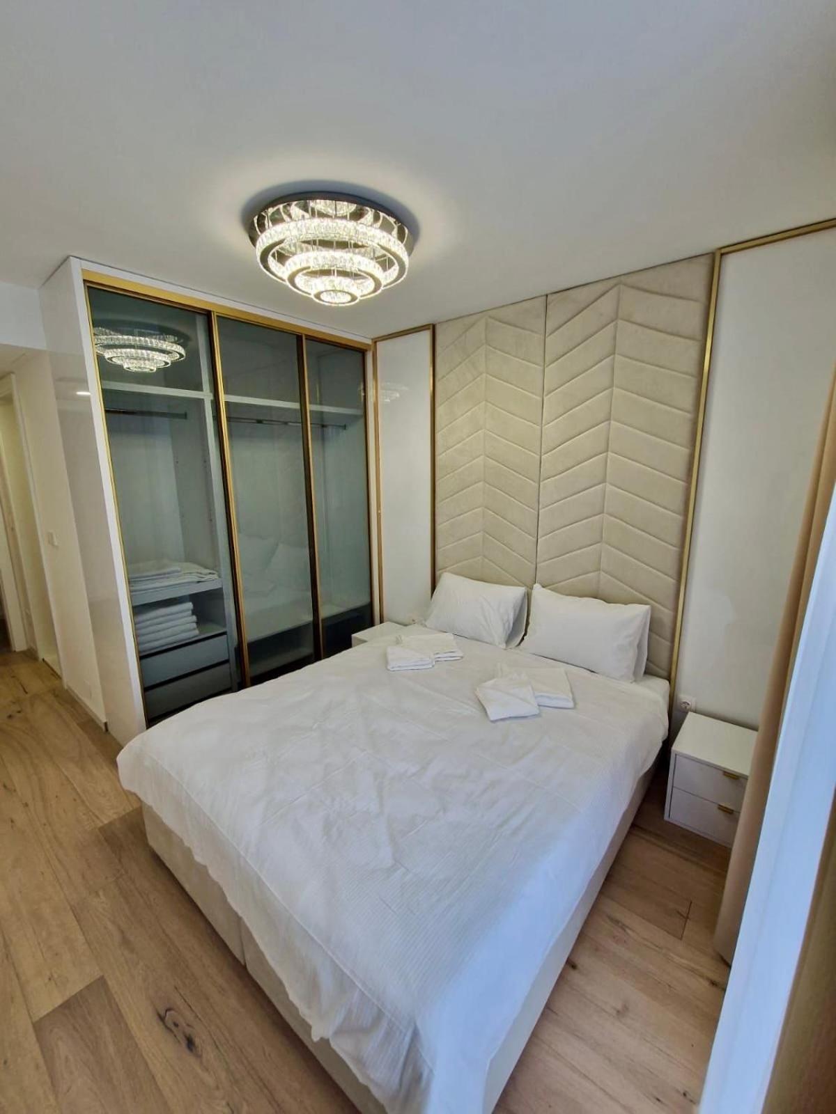 The Royal Nest Waves * Sarajevo